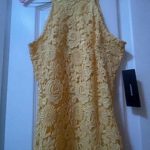 Lulu's Yellow Lace Mini Dress Size M - Picture 2 of 4